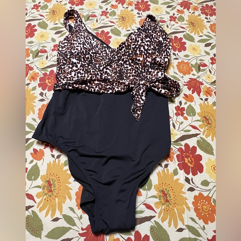 MYNAH 22W‎ Plus One Piece Swimsuit NWT Cheetah Print $82 Full Coverage Belted.